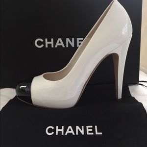 CHANEL Auth CC on Toe platform